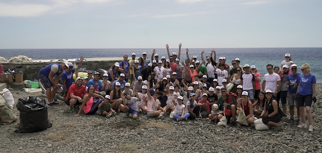 La Fundación Satocan Júnguel Sanjuán limpia la playa de Pozo Izquierdo